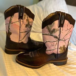 Cinch women 9.5 camo cowgirl boots